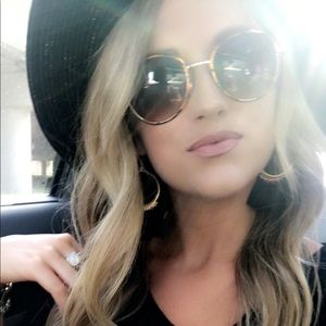 Meet your Posher, Ansley